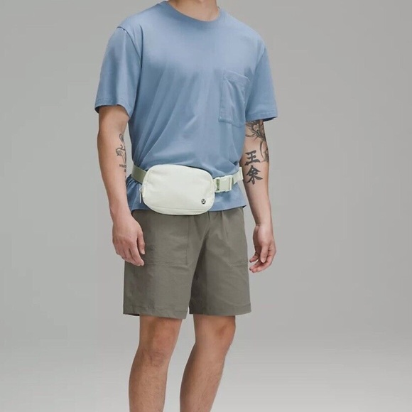 Lululemon Everywhere Belt Bag Kohlrabi NWT - Picture 9 of 9